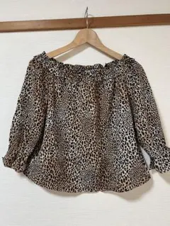 H&M レオパード柄オフショルダーブラウス