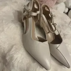 ホワイト ポインテッドトゥ アンクルストラップ ハイヒール