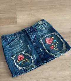 デニムミニスカート　ダメージ加工、花刺繍入り