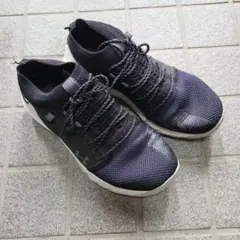 UNDER ARMOUR　HOVR TRIBASE