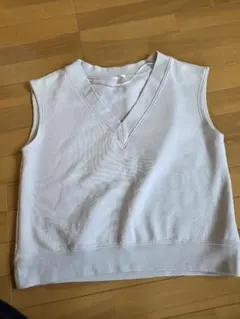 GU Vネック ベスト