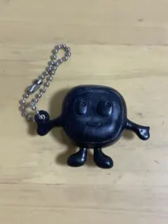 大阪　関西万博　ベルギーパビリオン　ベルベル　キーホルダー　黒　ブラック　ガチャ