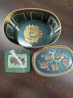 伊勢丹新宿店　 青山デカーボ　ネコのトランプ缶2　王冠マグネット　ステッカー付き