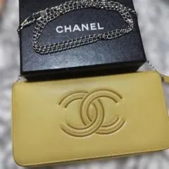 シャネル　ラウンドファスナー　長財布斜め掛け