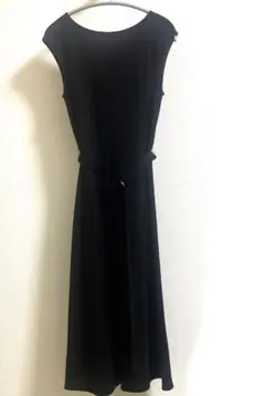 UNIQLO 黒のノースリーブロングワンピース