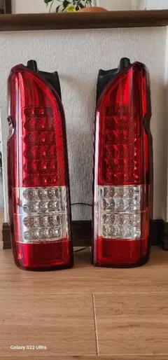 ハイエース200系 純正 左右セットテールライト JUNYAN BT-HU477 - メルカリ