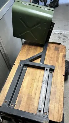 FJクルーザー用ジェリ缶積載用ブラケット - メルカリ