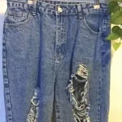 ダメージ加工ブルーストレートレッグジーンズ