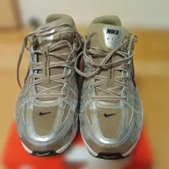 ナイキ　p6000　nike　27.5cm　　シルバー　カーキのサムネイル