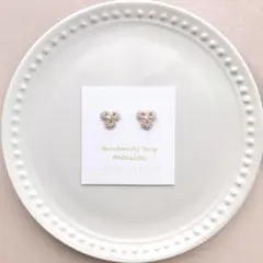 タティングレースの一粒ビオラピアス/イヤリング　ピンクベージュ