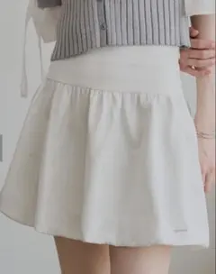 Chico 切り替えサテンライク　バルーンスカート　ホワイト