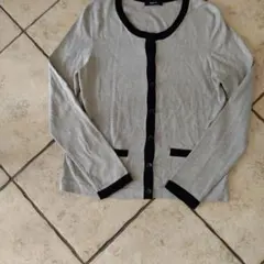 グレーのボタン付き長袖カーディガン　コムサイズム　Lサイズ