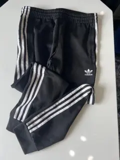 adidas トレフォイル ジョガーパンツ ブラック