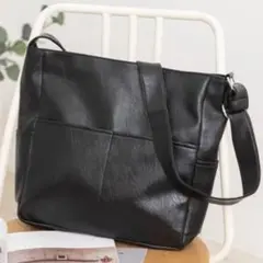 ショルダーバッグ PUレザーブラック　A4収納可　大容量　ブラック