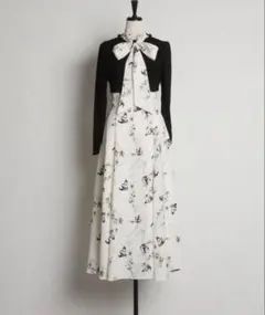 黒と白の花柄ロングドレス