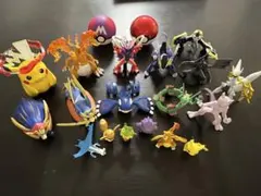 モンコレ　まとめ売り　ポケモン18体　モンスターボール2個