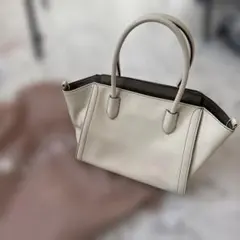 DIANA レザー　トートバッグ　アイボリー　A4 大容量