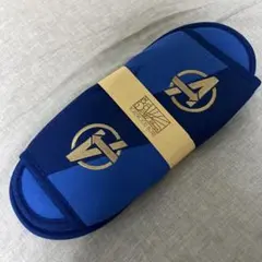 香港　ディズニーハリウッドホテル　アベンジャーズロゴ スリッパ 青