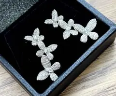 高品質　キラキラバタフライ 3連ピアス★