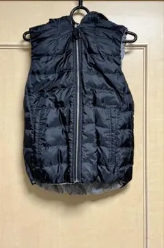 プラステ　フード付きリバーシブルダウンベスト 黒・グレー