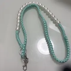 ミントグリーン パール付きスマホショルダーストラップ