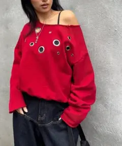 whos who gallery フロントアイレットオフショルスウェット レッド