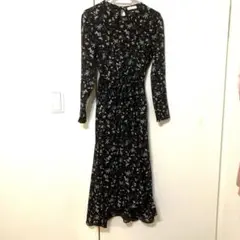 花柄長袖ロングワンピース　黒　ピンク　アースミュージックアンドエコロジー　S