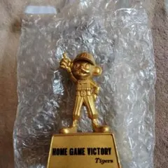 阪神タイガース　 2026勝利時限定トラッキーミニトロフィー 阪神タイガース 2026 勝利時限定 トラッキー ミニトロフィー - メルカリ