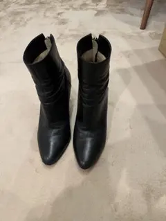 JIMMY CHOO ブラックレザー ブーティのサムネイル