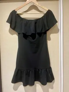 【美品】黒　オフショルダー　フリル　ミニワンピース