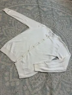 ホワイト 長袖カーディガン フラワーボタン