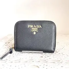 PRADA サフィアーノ　コンパクトウォレット　ブラック