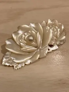 シェル 薔薇モチーフ ブローチ パール付きのサムネイル