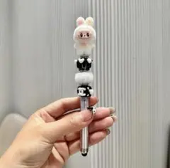 ラブブ付きボールペン｜タッチペン兼用｜黒インクなめらか 白　labubu 1点