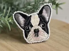 手刺繍ブローチ　ボストンテリア　フレンチブルドッグ　青