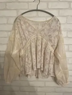 【美品】トップス　ブラウス　シースルー　透け感　ホワイト　フリル　花柄