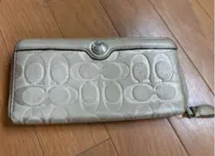COACH シグネチャー柄 長財布 ゴールド系のサムネイル