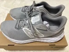 ニューバランス　スニーカー　グレー　28.5cm