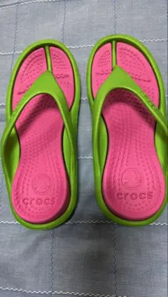 M*け様 crocs ビーチサンダル グリーン/ピンク