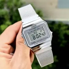 カシオ　デジタル腕時計　（新品）海外モデル　レトロデザイン　シルバー