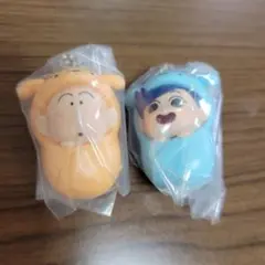 クレヨンしんちゃん　おくるみbabyスイングクッキーチャーム　ガチャ