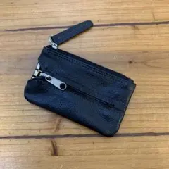 【美品】小銭入れ 4連のキーケースが一体となった本革製のマルチポーチ　ブラック