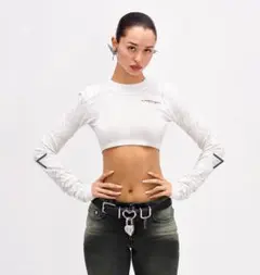ホワイト クロップド長袖Tシャツ グラフィックプリント