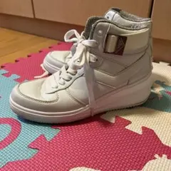 ハイカット　厚底　スニーカー　サイズ２３.５cm