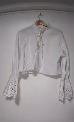 earth 白い長袖ブラウス