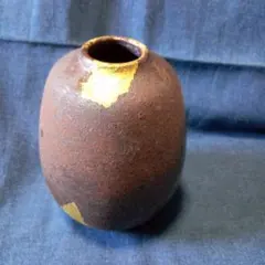 灰釉金彩・小壺・北村隆作・高さ約１0．5㎝・現状品