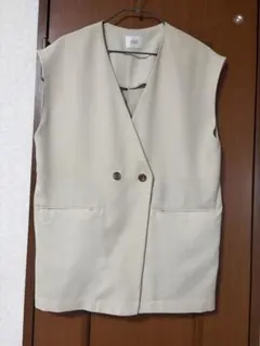 ローリーズファーム　ジレ ベージュのサムネイル