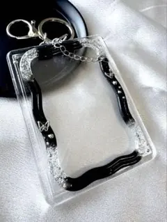 トレカキーホルダー トレカケース トレカケースデコ レジン ブラック×銀箔