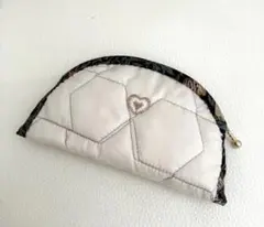 ハンドメイドパッチワーク刺繍　ミニポーチ小銭入れ　未使用品のサムネイル