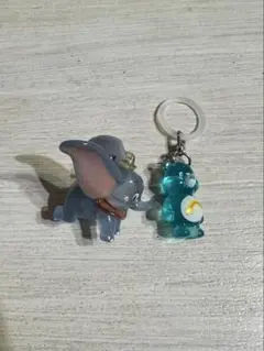 ダンボとケアベアのカプセルトイ